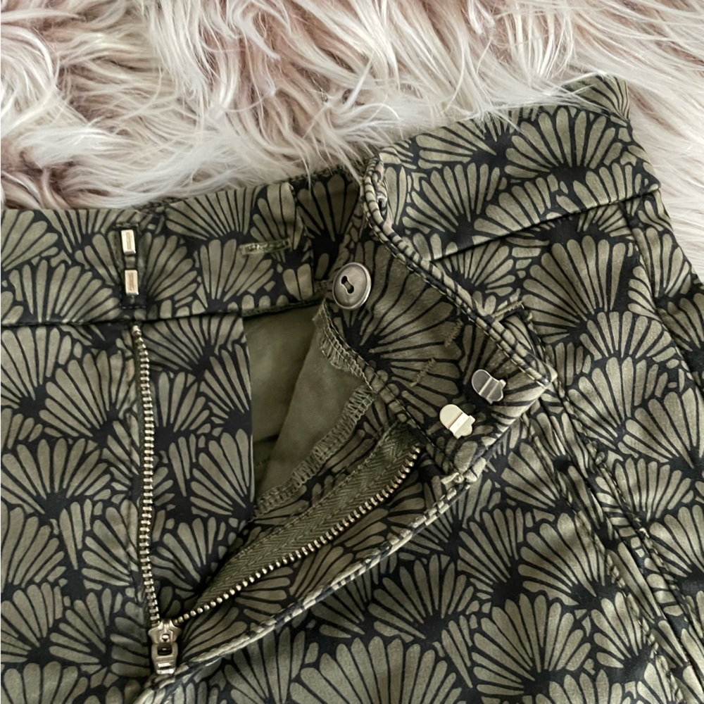 Level 99 Olive Green Seashell Patterned Shorts - image 5